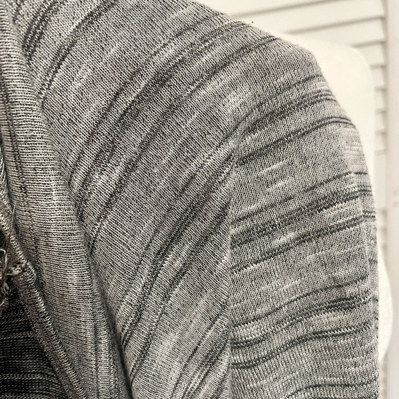 UR VA NA Sweater - Picture 12 of 12